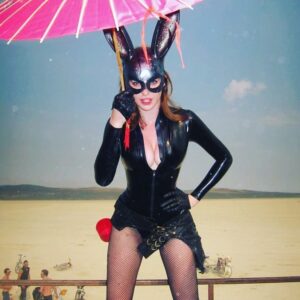 Esmé Bianco Instagram - I miss the healing energy of Burning Man, this year more than ever. Trying to remember that you can take the playa with you wherever you go 🙌🏻#burningman 📸 Auminea Hamidi
