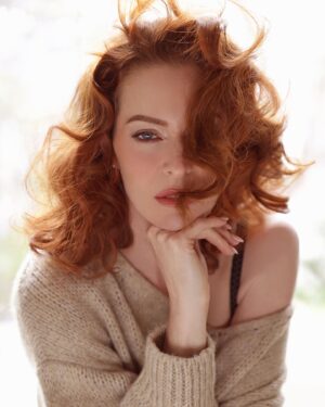Esmé Bianco Instagram - Sweater weather has arrived here in LA and it’s just in time for the autumn equinox tomorrow. This marks the beginning of fall and the season of letting it go, baby! 🍂 I’m working on letting go of control (or should I say the illusion of control) and like a falling leaf caught on the breeze, dancing through life with a little more ease (didn’t rhyme that on purpose but it’s cute so it stays). What are you letting go of?

Photographed by @itstroyjensen 
Glam @itstroyjensen 
Produced by @jarekaddison 
Styling @itstroyjensen 
Sweater @socialbutterflieslosangeles