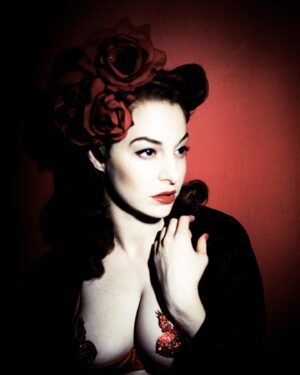 Esmé Bianco Instagram - sacred hearts 📸 @svahie