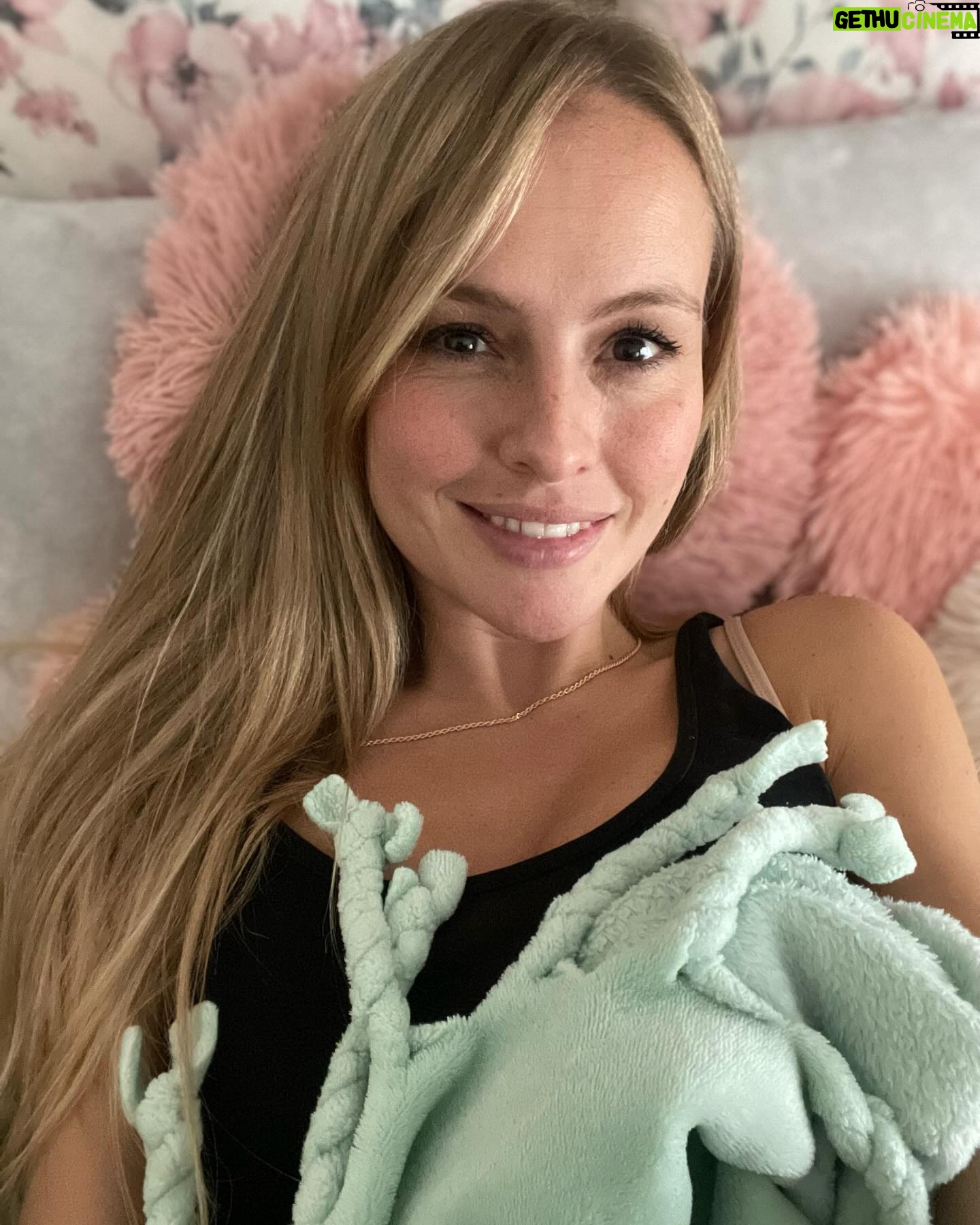 Esmeralda Moya Instagram - La vida es mejor sin filtros, salvaje y bella (la vida).