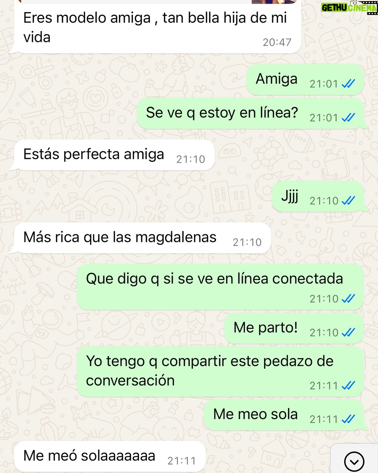 Esmeralda Moya Instagram - Muero de risa, muero por ella. Mi amiga Ana es la mejor… No os podéis imaginar lo que nos reímos. La amo. Estas cosas solo nos pasan a nosotras? Vosotr@s también tenéis conversaciones de malentendidos?