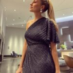 Esmeralda Moya Instagram - Un día especial con un vestido especial… Han sido días de muchas celebraciones y emociones. Os quiero ✨ Vestido @rosa_clara