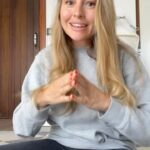 Esmeralda Moya Instagram – Mi padre tiene Párkinson y demencia asociada. Una enfermedad progresiva y dolorosa, sobre todo para él pero también para nosotros. Estas son algunas situaciones diarias a las que nos enfrentamos y que no somos conscientes de ello aunque lo hagamos con nuestra mejor voluntad.

Desde aquí mando un cariñoso abrazo a todos los familiares, cuidadores y enfermos que padecen esta terrible enfermedad. No me quiero olvidar de los profesionales que asisten cada día a personas como mi padre.

Hagamos un mundo más humano y más empático 💫.

 Que yo también lo he hecho en algún momento dado, pero aprendo y quiero seguir aprendiendo.