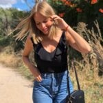 Esmeralda Moya Instagram - Me conformo con ver la luz del sol, mi energía para sentirme activa y feliz. Ganas de este sol precioso, ganas de que pasen unos días… ☀️