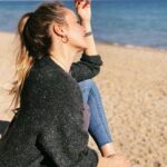 Esmeralda Moya Instagram - Con muchas ganas e ilusión con el 2024 ✨. Estoy llena energía! Según mi amiga Sandra tengo la mirada triste estos últimos meses, como os comentaba en posts anteriores la situación de mi padre a veces me desanima pero estamos luchando contra viento y marea…! Posiblemente tenga razón, pero me siento tan AGRADECIDA POR VUESTRO CARIÑO…. Quiero compartir con vosotros todo lo que estoy aprendiendo. 💖 Amor 💖