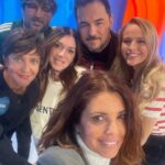 Esmeralda Moya Instagram - Hasta aquí ha llegado nuestra aventura en @pasapalabra . Lo pasamos genial y solo puedo dar gracias por la experiencia y por la oportunidad de compartir programa con mis compañeros y amigos. @serranoismael @jordievole @eva_hache Os mando un fuerte abrazo! Equipo y amigas @isapasapa @palomapasapa y mi @marpasapa que en el momento de la foto no estaba.
