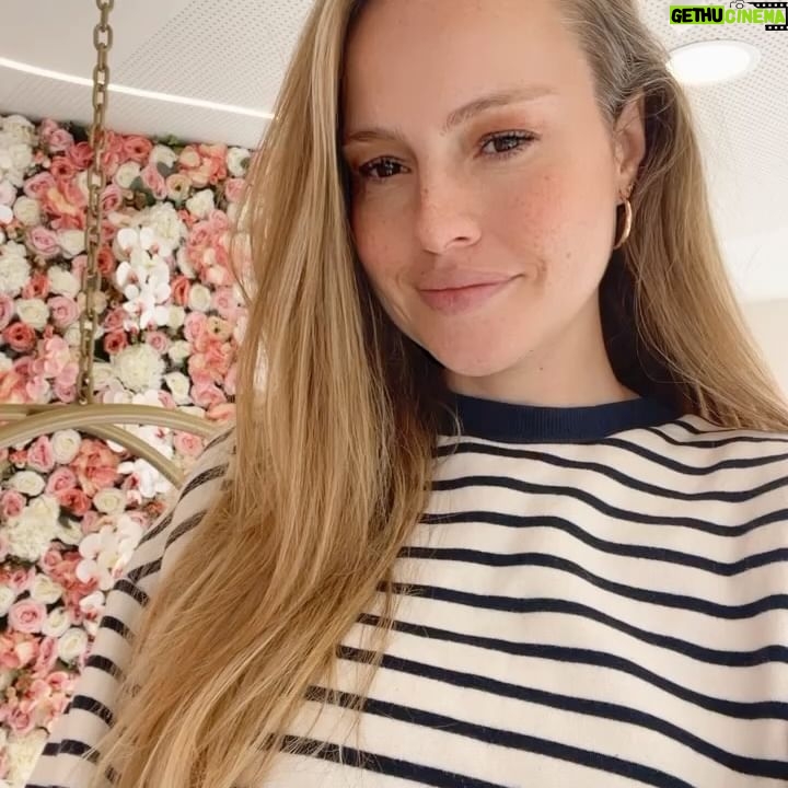 Esmeralda Moya Instagram - Sorteo, concurso, llámalo como quieras pero solo espero que te toque! Resulta que mi gran amiga @laurapomaresp tiene una de las mejores clínicas de estética @sainclinics ,mi madre y yo fuimos a visitarla y nos pareció muy buena idea sortear este pack maravilloso de tratamiento en cabina! 1 sesión de Criolipolisis 2 sesiones de Presoterapia 3 sesiones de Magic Colombia • • Solo tenéis que seguir la cuenta mencionada (@sainclinics )y además dejar un comentario en esta foto mencionando a vuestra mejor amig@, aquella que creáis que le haría una ilusión tremenda. Mi mami y yo una vez al@mes nos gusta dedicarnos un día para cuidarnos. Así que no descarto que lo hagamos! La o el ganad@r lo dirá @sainclinics en su perfil en una semana. 🍀 de la buena y bonita 🍀