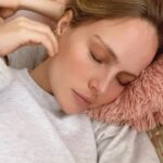 Esmeralda Moya Instagram - Nuestras siestas, me tiene loca de amor mi hijo, no os podéis imaginar lo que me cuida. Está siempre pendiente de mi. Dejo el audio. Es mi ángel de la guarda. 👼🏼 💫