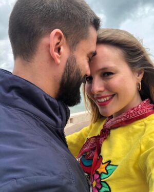 Esmeralda Moya Instagram - Marido y mujer 🫶🏼

Y que familia tan bonita tenemos.