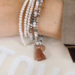 Esmeralda Moya Instagram - ESTOY DE CELEBRACIÓN ✨ El próximo 15 de diciembre @lasjoyasdeirene celebra su XI aniversario y por ello, van a sortear este bolso tan ideal de Tous y esta pulsera tan preciosa de Marina García. Es una de las joyerías más molonas de Torrejón de Ardoz que además cuenta con una tienda online muy puntera donde podéis hacer vuestros pedidos a los SS.MM. los Reyes Magos de Oriente 📝👑 Yo tengo ya mis pulseras, me las compré el otro día y estoy feliz, un bolso seguro que cae también! ¿Os apetece tener estos regalos? ¡Es muy sencillo! Tan solo hay que hacer lo siguiente: 💘 Seguir a las @lasjoyasdeirene 💘 Dejar un comentario invitando a dos amig@s. IMPORTANTE: cuenta si compartís en stories esta publicación. Os deseo mucha suerte familia bonita 🍀 En una semana se dirán los ganadores. —— Os quiero —— #diciembre #aniversario #regalos #navidad #chicas #chicos #encolaboracioncon #lasjoyasdeirene #publi