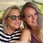 Esmeralda Moya Instagram - Feliz día mamá, qué suerte tengo de tenerte y disfrutarte cada día. Siempre apoyándonos y evolucionando con nosotros. Gracias por quererme tanto mamá, no me faltes nunca. Te quiero mamá 💫