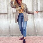 Esmeralda Moya Instagram – Yo no lo puedo evitar, ¿quién se apunta a la moda de calcetín con mercedita o sandalia? Yo sí, me encanta y me enamoran como quedan estas merceditas de @calzadospitillos .

 Me habéis preguntado por mis zapatos y nada, solo comentaros que son de esta temporada y que están en color negro, aunque a mí me gustan en burdeos, los veo más ponibles y combinables con jeans, falda, vestidos…

 Os abrazo fuerte familia, gracias por estar conmigo. 💫
