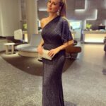 Esmeralda Moya Instagram - Un día especial con un vestido especial… Han sido días de muchas celebraciones y emociones. Os quiero ✨ Vestido @rosa_clara