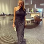 Esmeralda Moya Instagram - Un día especial con un vestido especial… Han sido días de muchas celebraciones y emociones. Os quiero ✨ Vestido @rosa_clara