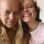 Esmeralda Moya Instagram – Te quiero y siempre te querré.
Estar a tu lado es un regalo para todos nosotros.
Me guardo nuestras miradas y nuestro tiempo.