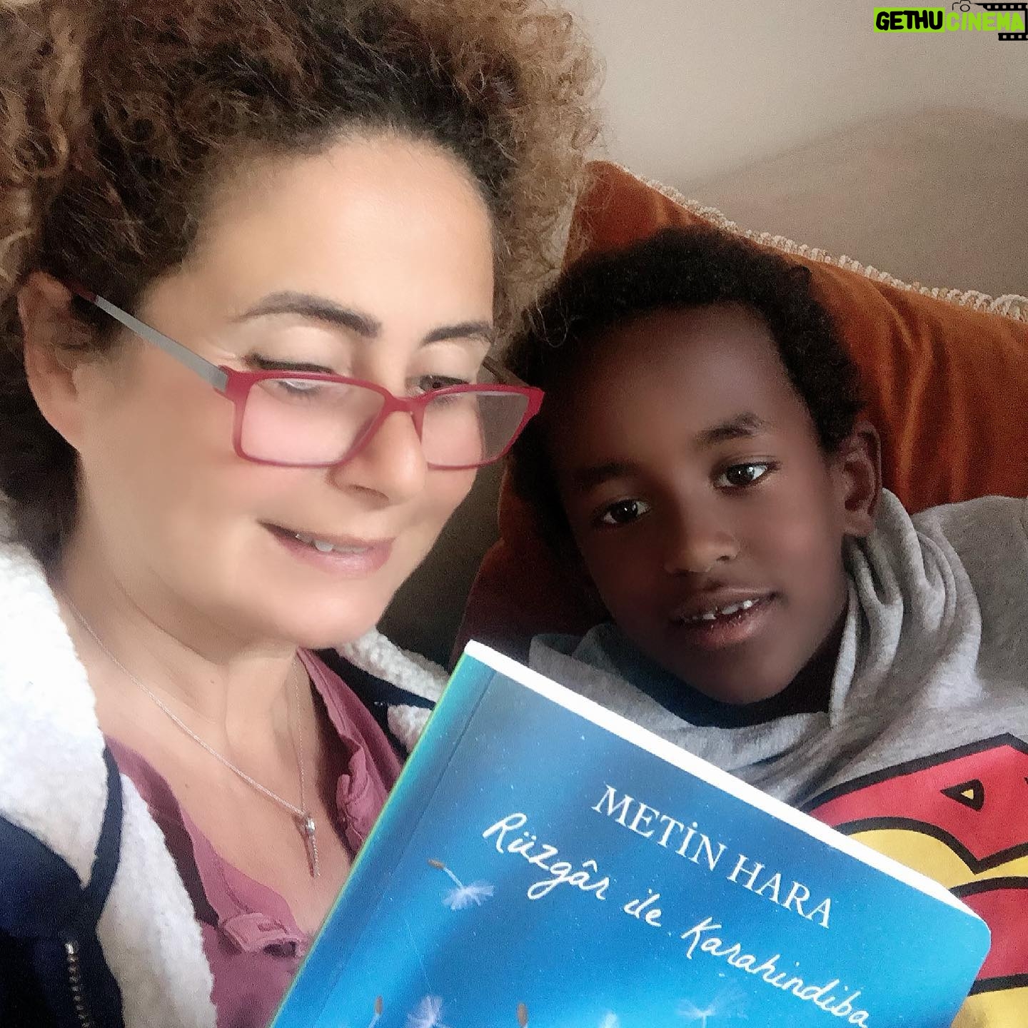 Esra Akkaya - 6.3K Likes - Canım Metin @metinhara Benim çocuk ruhlu güzel arkadaşım yazmış... Şansı bol yolu açık olsun “Rüzgar ve Karahindiba” bir çok kişiye dokunsun...