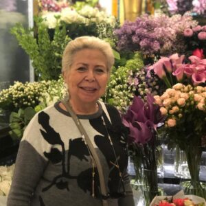 Esra Akkaya Instagram - Bu gün benim canım annemin doğum günü 🎂 Allah onu hiç başımızdan eksik etmesin 🙏🏽 hepimizin onun pozitifliğine, inanç ve sevgi ile olayları kucaklamasına, iyileştirici gücüne ve sonsuz şefkatine ihtiyacımız var...