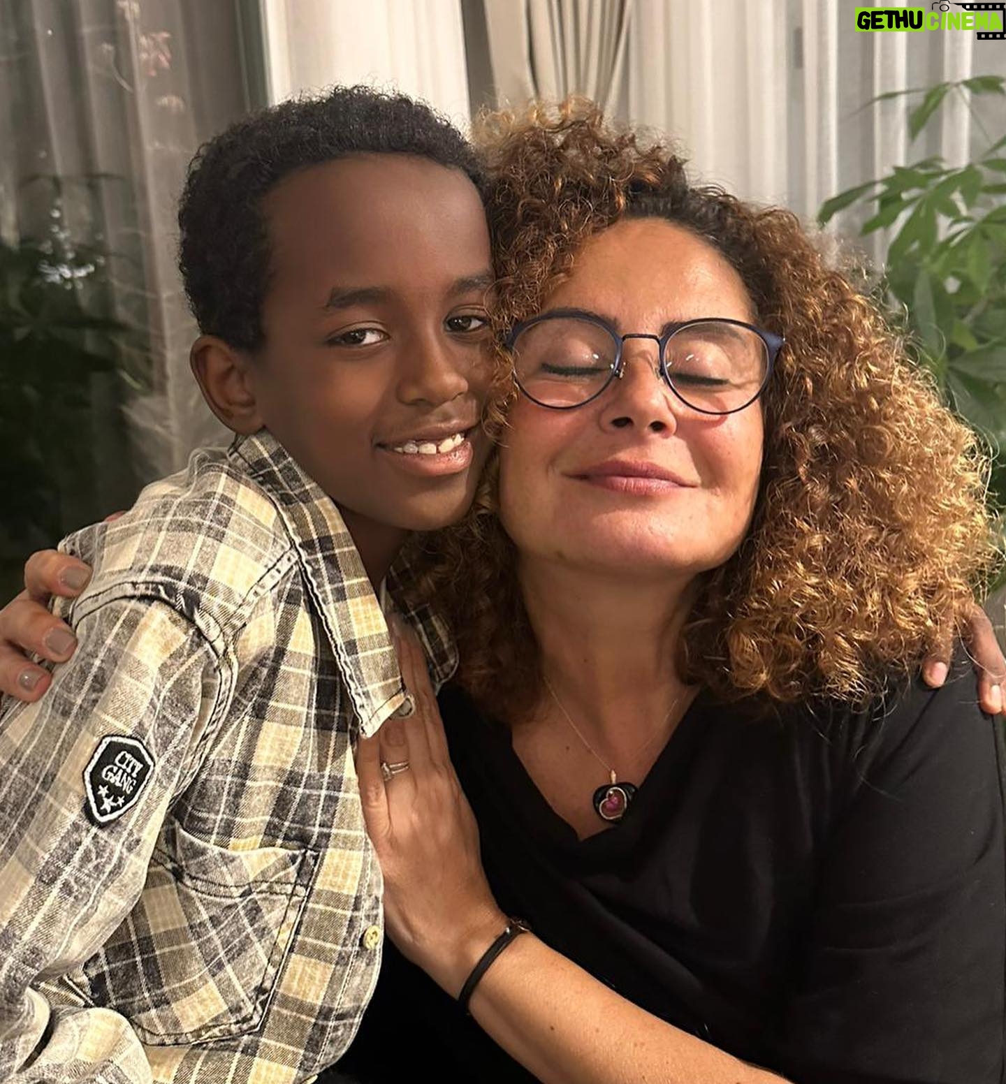 Esra Akkaya - 22.5K Likes - Böyle bir yıl olsun 2023 🙏🏽🎄