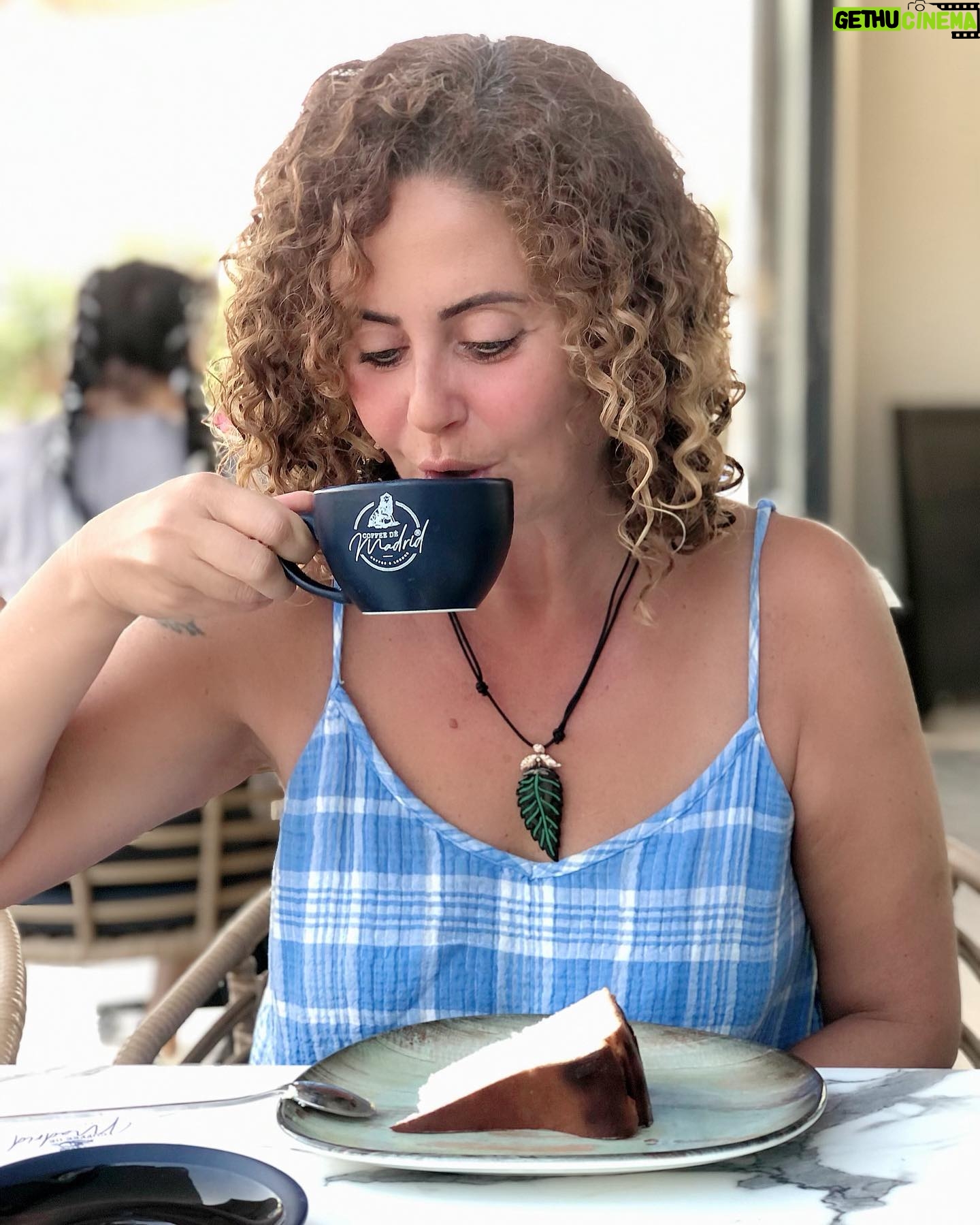 Esra Akkaya - 4.1K Likes - İyi kahve günün her saatinde. Okul çıkışına 10dk kalsa da:) @bodrumcoffeedemadrid
