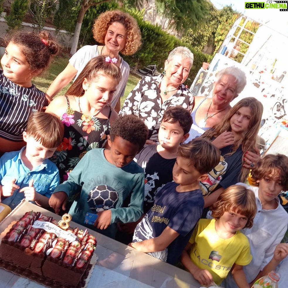 Esra Akkaya - 7K Likes - Benim güzel oğlum ne çabuk bitti 8… nice nice yaşlarını hep en sevdiklerinle kutla 🙏🏽❤️ pastamız için @bitatlituzlu ‘ya çok teşekkür ederiz