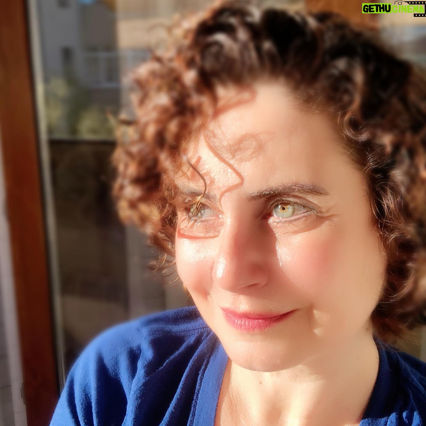 Esra Akkaya - 8.4K Likes - Ben senin kıymetini hep bilmiştim balkon ama şimdi yerin apayrı:)