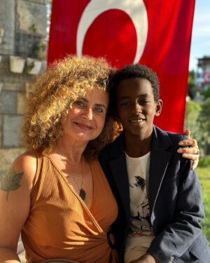 Esra Akkaya Instagram - Parla hilal yıldızım 100 yaşındasın 🙏🏽