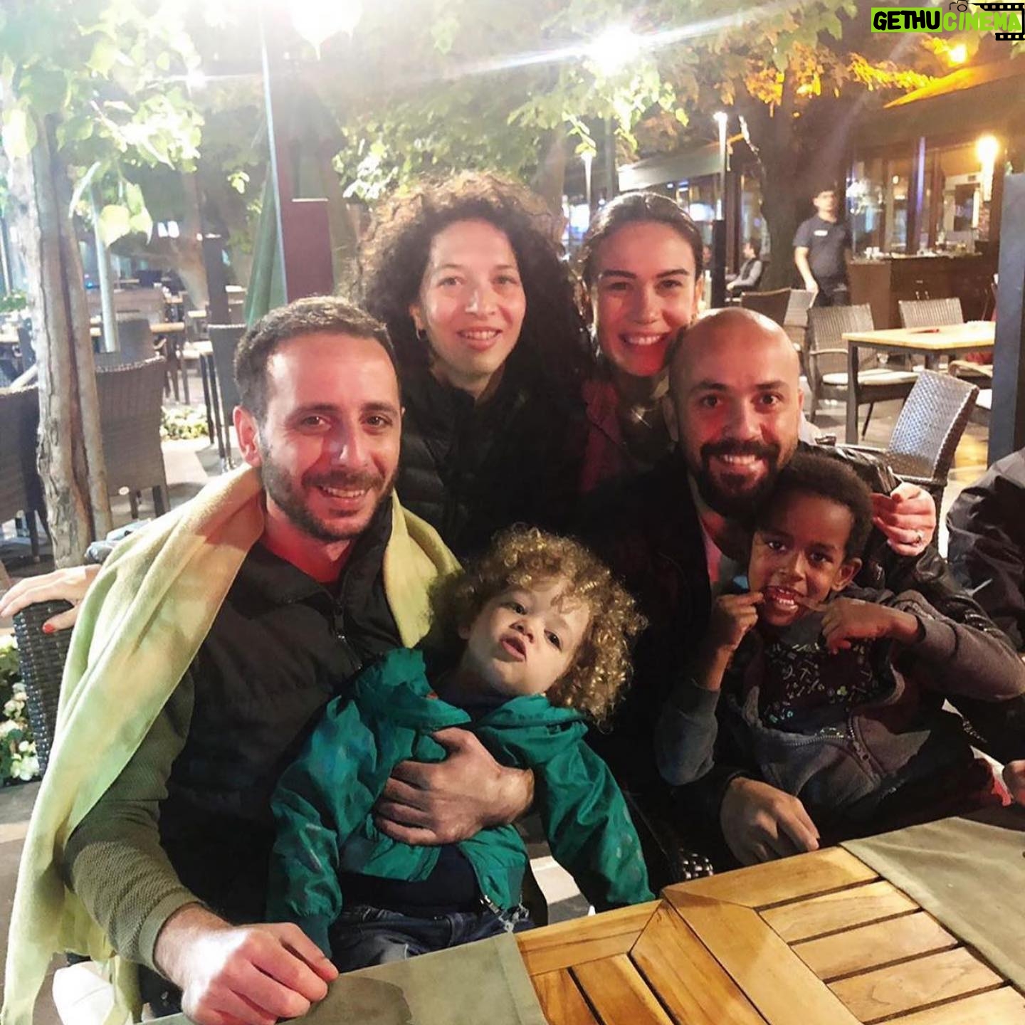 Esra Akkaya - 16.4K Likes - 40 yıl önce bu gün ben abla oldum yeniden doğdum... Can’ın aşkı daydayları hayatıma iki de kız kardeş soktunuz daha ne isterim 🙏🏽 Iyi ki doğdunuz. 🎂💕 Sizinle gurur duyuyorum ve çok ama çok seviyorum @sarpakkaya @kayaakkaya