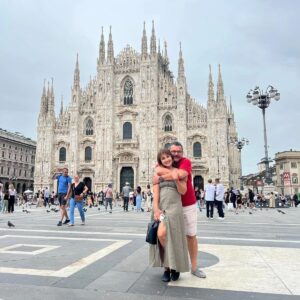 Esra Harmanda Instagram - Milano'dan sevgiler. Sürpriz sondaymis meğer. Sağlıkla huzurla🎂🙏🏼