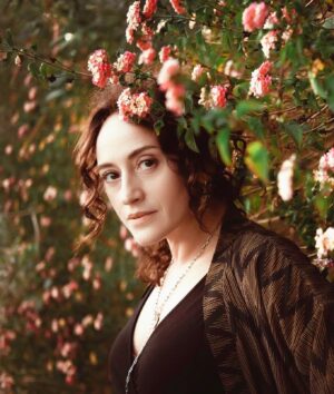Esra Kızıldoğan Instagram - 🌸
Foto👉🏻 @samiaksu7 @theframesamiaksu 🙏🏻