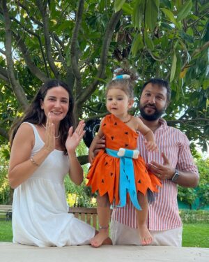 Esra Şengünalp Instagram - Yaba daba du! 🦴
Maya 2 oldu! Seni çok seviyoruz bal kızım. 🧡
İyi ki doğdun! İyi ki doğurmuşum! ☺️
30.07.2022