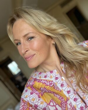 Estelle Lefébure Instagram - Prête pour cette journée importante au sein de l’institut océanographique de Monaco @oceanomonaco .
#marraine 
#remisedeprix
