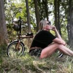 Estelle Lefébure Instagram – On s’échappe 💚

Avec @rayvoltbike 
#weekendoff 
@agence_sergeantpaper 
@astridsergeant