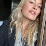 Estelle Lefébure Instagram – Bon week-end à tous 

#repos #peacefull