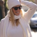 Estelle Lefébure Instagram - Getting close to the holidays ..🤍🤍 @falconeriofficial #falconeri #superiorcashmere