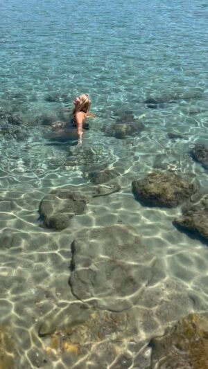 Estelle Lefébure Instagram - Ocean lover 🧿

📷 @kay.dickenson