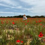 Estelle Lefébure Instagram – Dites le avec des fleurs …
Ce n est pas du muguet mais le coquelicot , une fleur du mois de mai aussi , d’une ardeur fragile , à observer dans la campagne .
Joli 1 er mai à tous 🍀
#naturelovers
#countryside