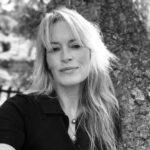 Estelle Lefébure Instagram - Tout ce que l’esprit ….peut concevoir , il peut le réaliser . “ Whatever the mind ….can conceive it can achieve .” M.Clement Stone Je pense aujourd’hui à la paix , à l’humanité Que votre journée soit remplie de bonté ✨