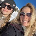 Estelle Lefébure Instagram - Merci 2022 Pour 2023 , je vous souhaite une belle année pleine d’amour , soyez vous même et fier de vous . #famille #amis #positivevibes