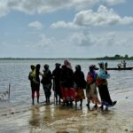Estelle Lefébure Instagram - Surnommée l’Île Verte , l’Île de Pemba est un lieu unique .J’y ai notamment eu la chance de rencontrer ces femmes formidables qui cultivent les algues et d’y découvrir un marché regorgeant de fruits et d’épices comme cette noix de muscade encore dans son fruit . #ponant #expeditioncruise #PONANTExplorations #instantponant #collab