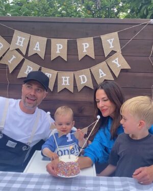 Esther Anderson Instagram - This is 1 🎉
Party was a smash until dad tried to assist in the smash 🤣
We love you so much Ralphie 💕
#nokidswereharmedinthemakingofthispicture #one