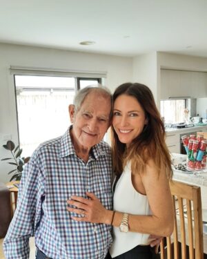 Esther Anderson Instagram - Merry Christmas ☺️🤶☺️didn’t manage to get one family pic 🤣but had the best day with our Aussie Fam 💕💕💕
Tonnes of love everyone xxx