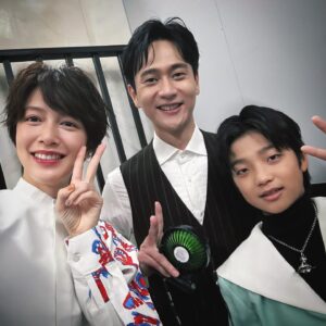 Eugenie Liu Instagram - 老狐狸小狐狸們🦊
上台前的空檔
後台聊天片刻
隨手記錄生活
是大家開心的笑容🎬
#tiff #tokyo #oldfox #movie #📸