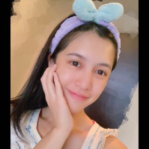 Eugenie Liu Instagram - 💦洗臉臉～保養～保持QQ~😜 （自己先舉手🙋🏻‍♂️我重發～看看哪個小壞蛋又偷膽大包天抓我重發🧐😎）
