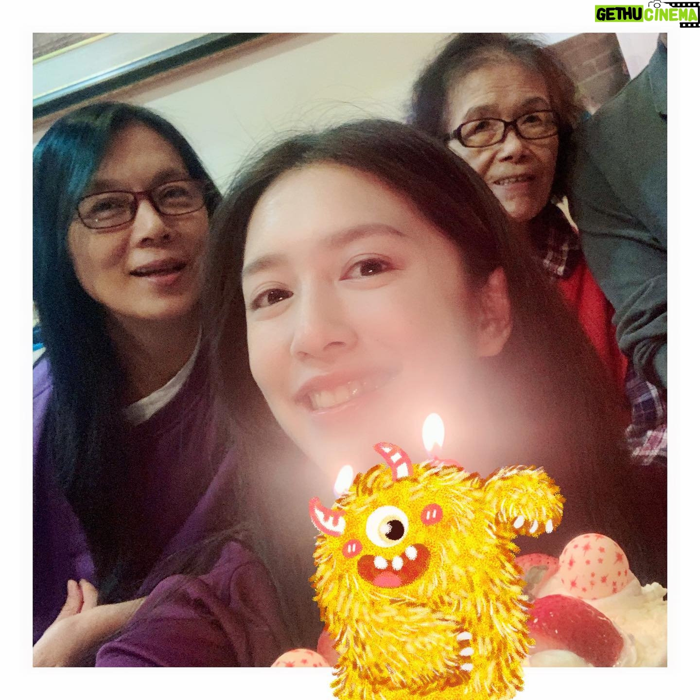 Eugenie Liu - 3 Likes - 謝謝公司🍰
謝謝我親愛的劇組🎬
謝謝我的男主角我愛你🎂
謝謝阿甘我更愛你~可是~🍭
謝謝我的家人們🎁
#超感應學園 #🎬 #happybirthday
