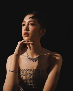 Eugenie Liu Instagram - 金馬60
充滿電的一個月
大家齊聚一堂✨
只為所愛的電影

宣傳著老狐狸🦊
參與金馬大師課
謝謝金馬的照顧
謝謝大小狐狸們

帶著美麗的心情
充滿表演的能量
踏實感受每一刻
迎接未來的角色

Fashion @linli_boutique 
Jewelry @bulgari 
Hair @paulinehairflux 
Makeup @clairechengmakeup @21caratmakeup
Stylist @kwenkwenyu
Photographer @yuweiiv 

#金馬60 #老狐狸 #gha60 #goldenhorseawards #tghff2023 #2023金馬影展