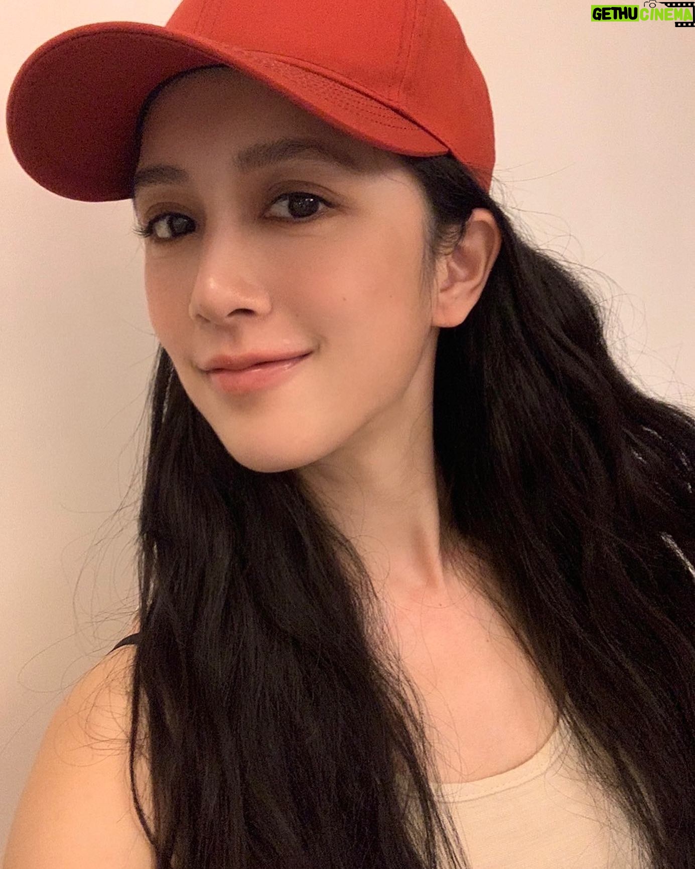 Eugenie Liu - 3 Likes - 最近好多香港的好朋友們 晚安呀👋🏻
你們那邊 #超感應學園 播到第幾集啦?
再等一天 我們這邊又可以連看2集啦😎
送上一張#小紅帽 收工照🎬✌🏻
#方小路 #斜槓 #我的野蠻女友 #haha