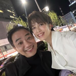 Eugenie Liu Instagram - 老狐狸小狐狸們🦊
上台前的空檔
後台聊天片刻
隨手記錄生活
是大家開心的笑容🎬
#tiff #tokyo #oldfox #movie #📸