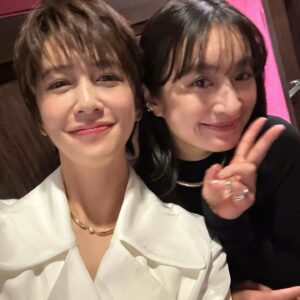 Eugenie Liu Instagram - 老狐狸小狐狸們🦊
上台前的空檔
後台聊天片刻
隨手記錄生活
是大家開心的笑容🎬
#tiff #tokyo #oldfox #movie #📸