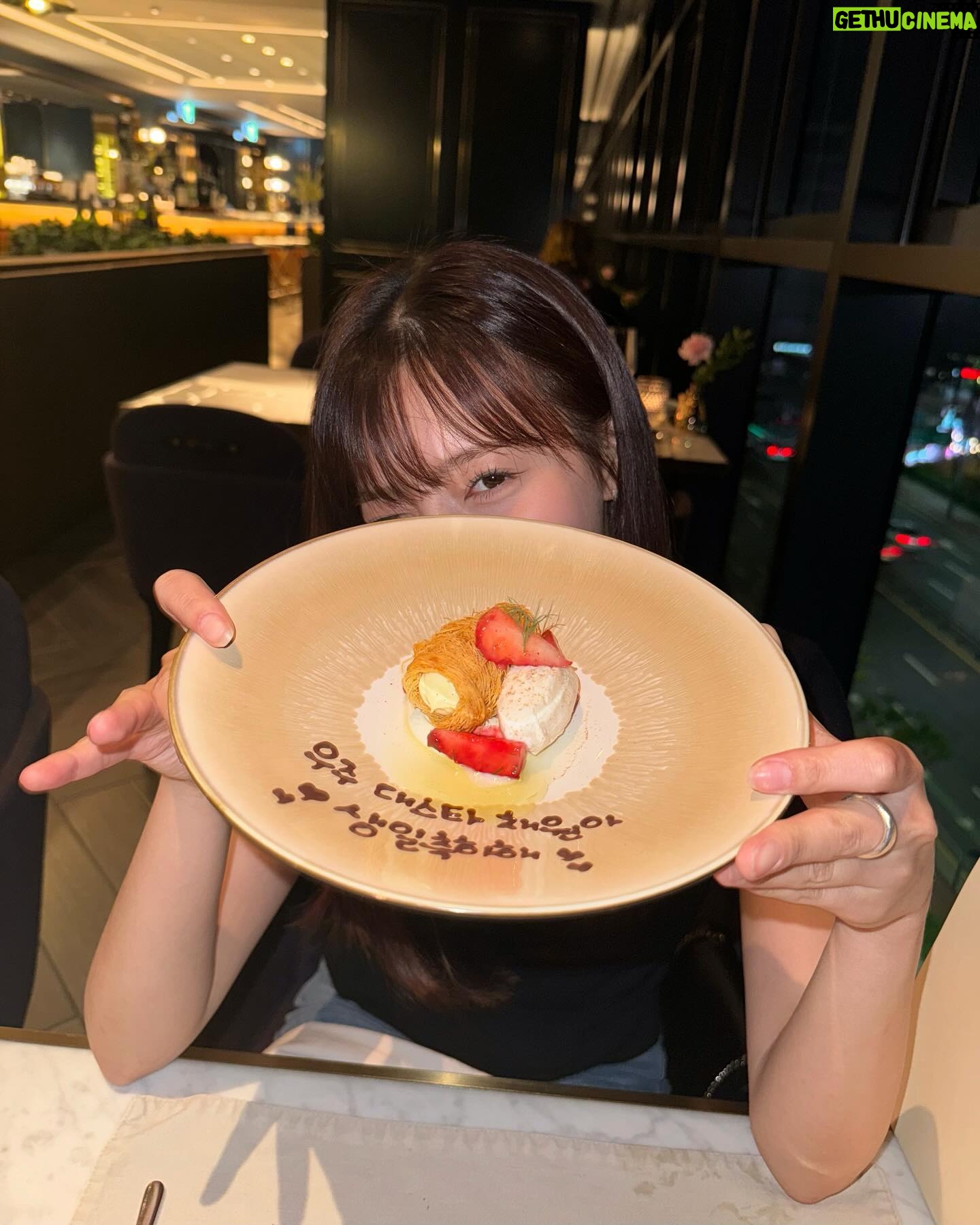Eun Chae - 4.2K Likes - 이제야 올리는 울오빵 생일선물..❤️🎁