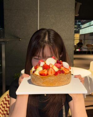 Eun Chae Instagram - 이제야 올리는 울오빵 생일선물..❤️🎁